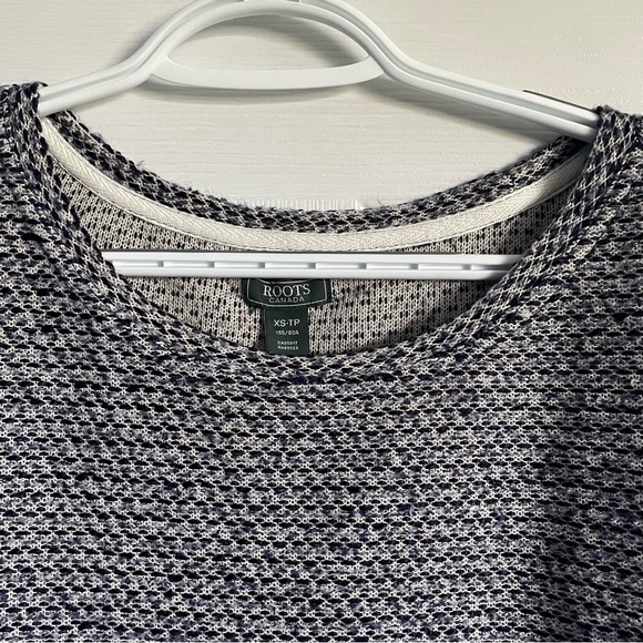 NWOT Roots sweater - Picture 2 of 5
